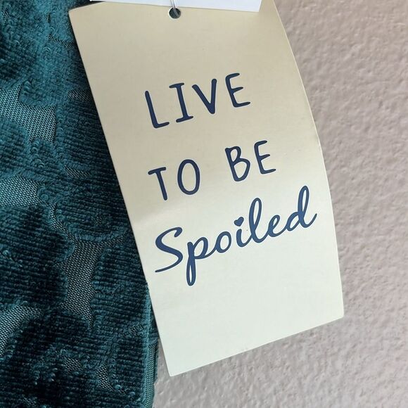 NWT Juniors Live to be Spoiled Green Velvet Burnout Jacquard Mini Skirt Small - Picture 4 of 11